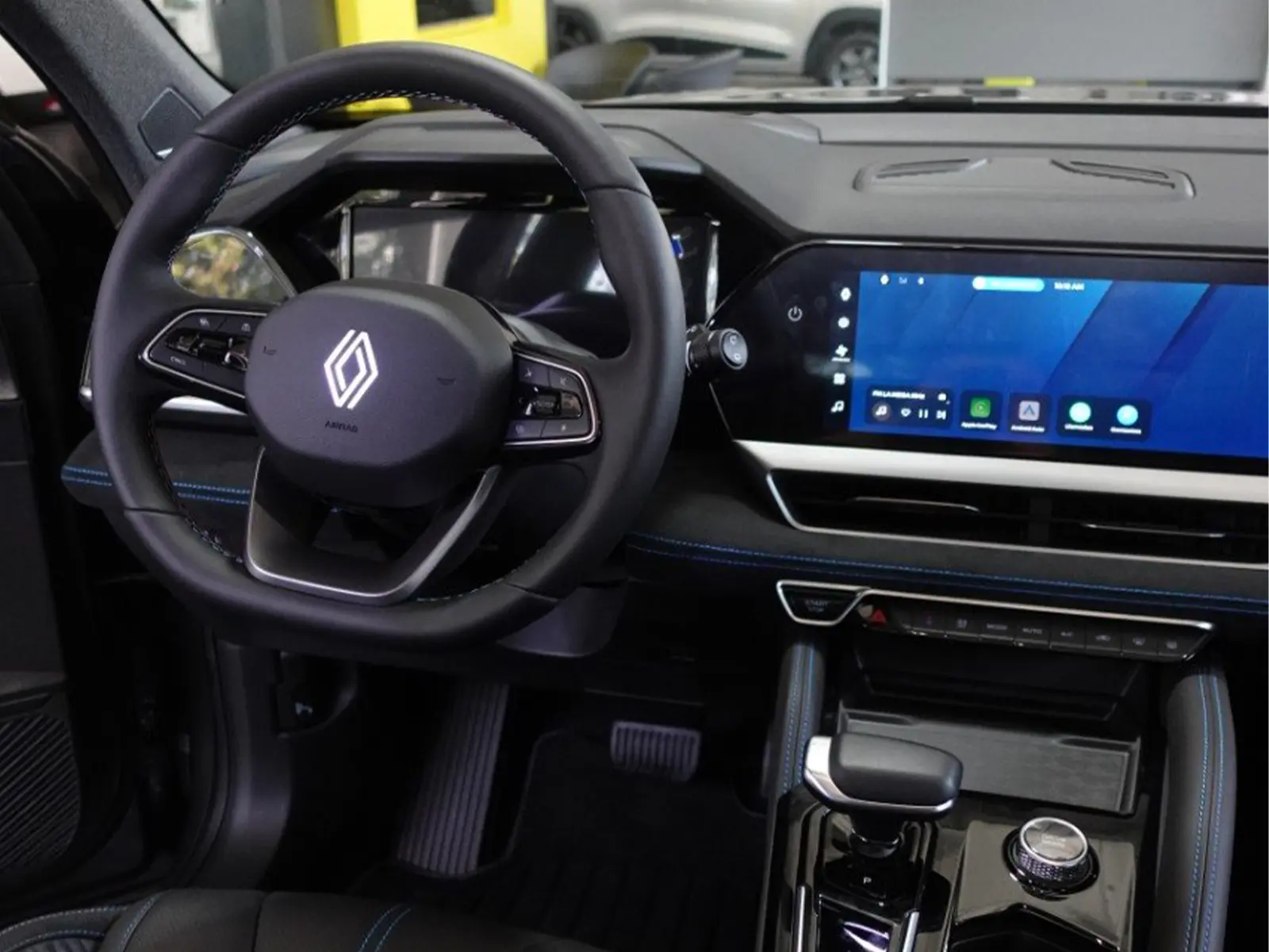 Volante y pantalla central de la Renault Koleos E-Tech